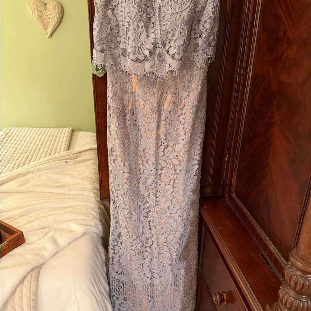 Jarlo Elegant Lace Gown in Gray
